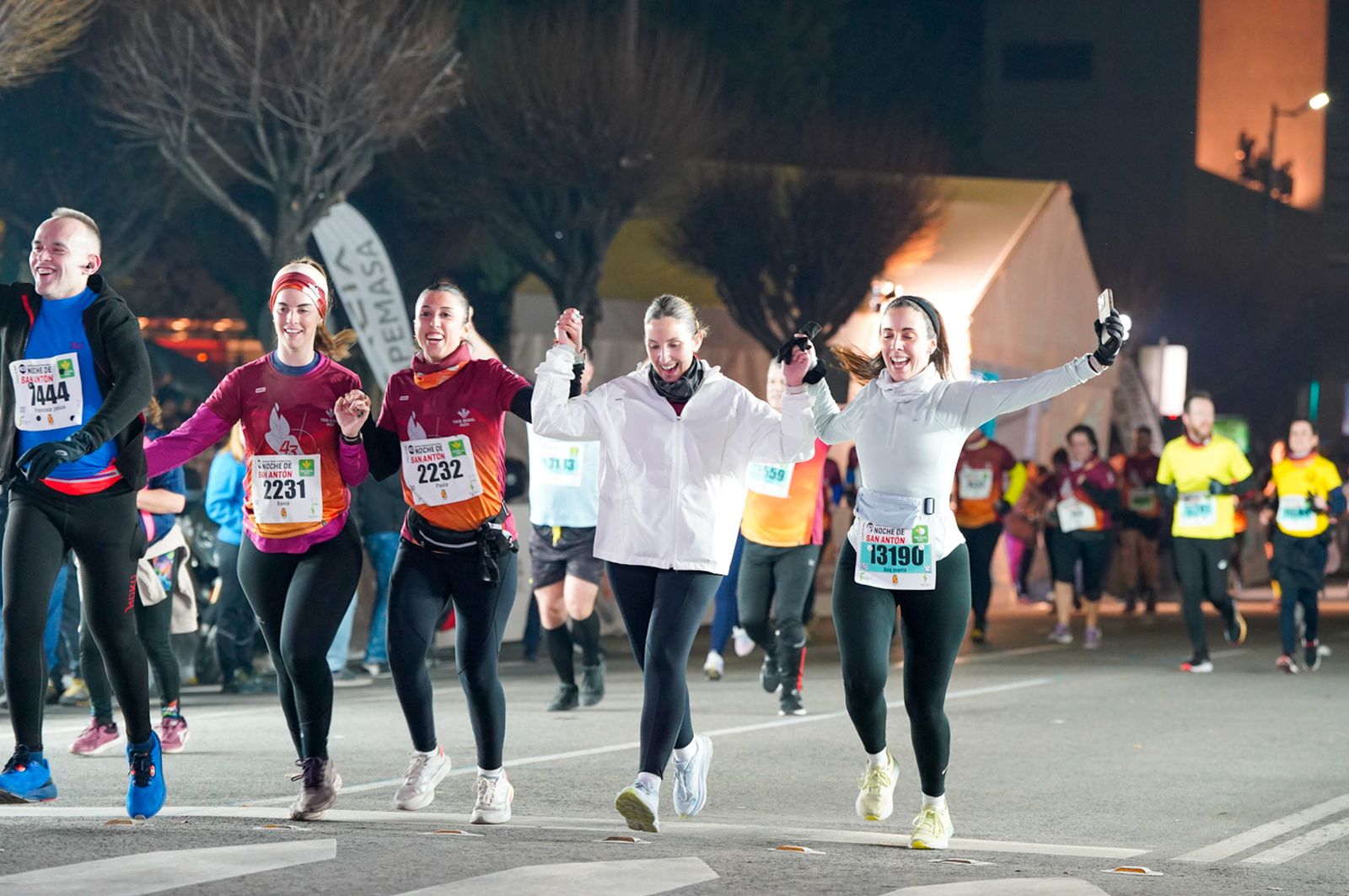 En imágenes: búscate en tu llegada a meta de la Carrera de San Antón 2026 (1)