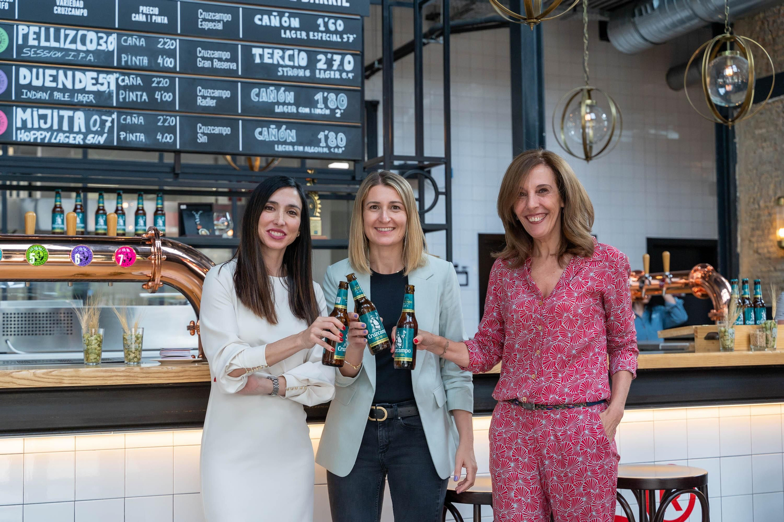 María Ruiz Sanguino, responsable de Cruzcampo; Elena Morales, directora de Innovación de HEINEKEN España; Regla Bejarano, directora de Fundación Cruzcampo