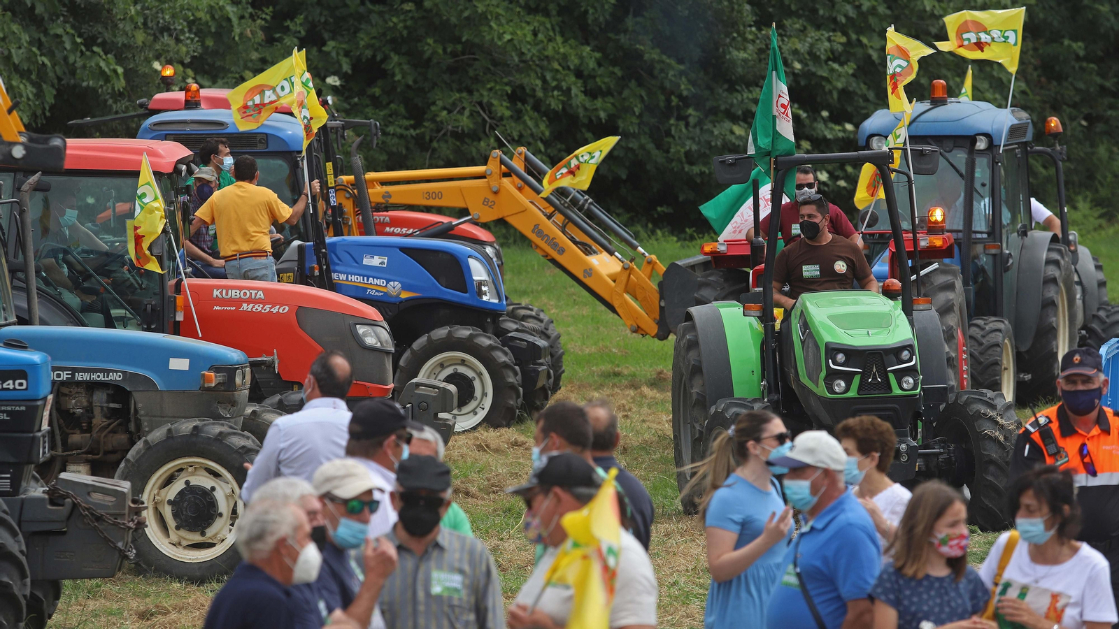 Fotos de la tractorada contra las fotovoltaicas en Castellar