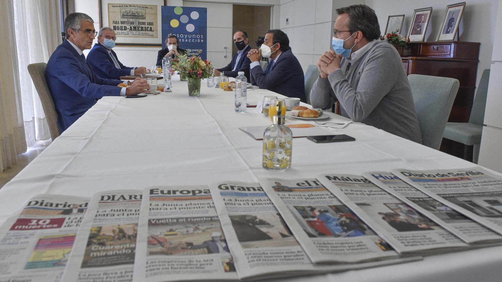 Mesa de redacción en la sede de Diario de Sevilla.