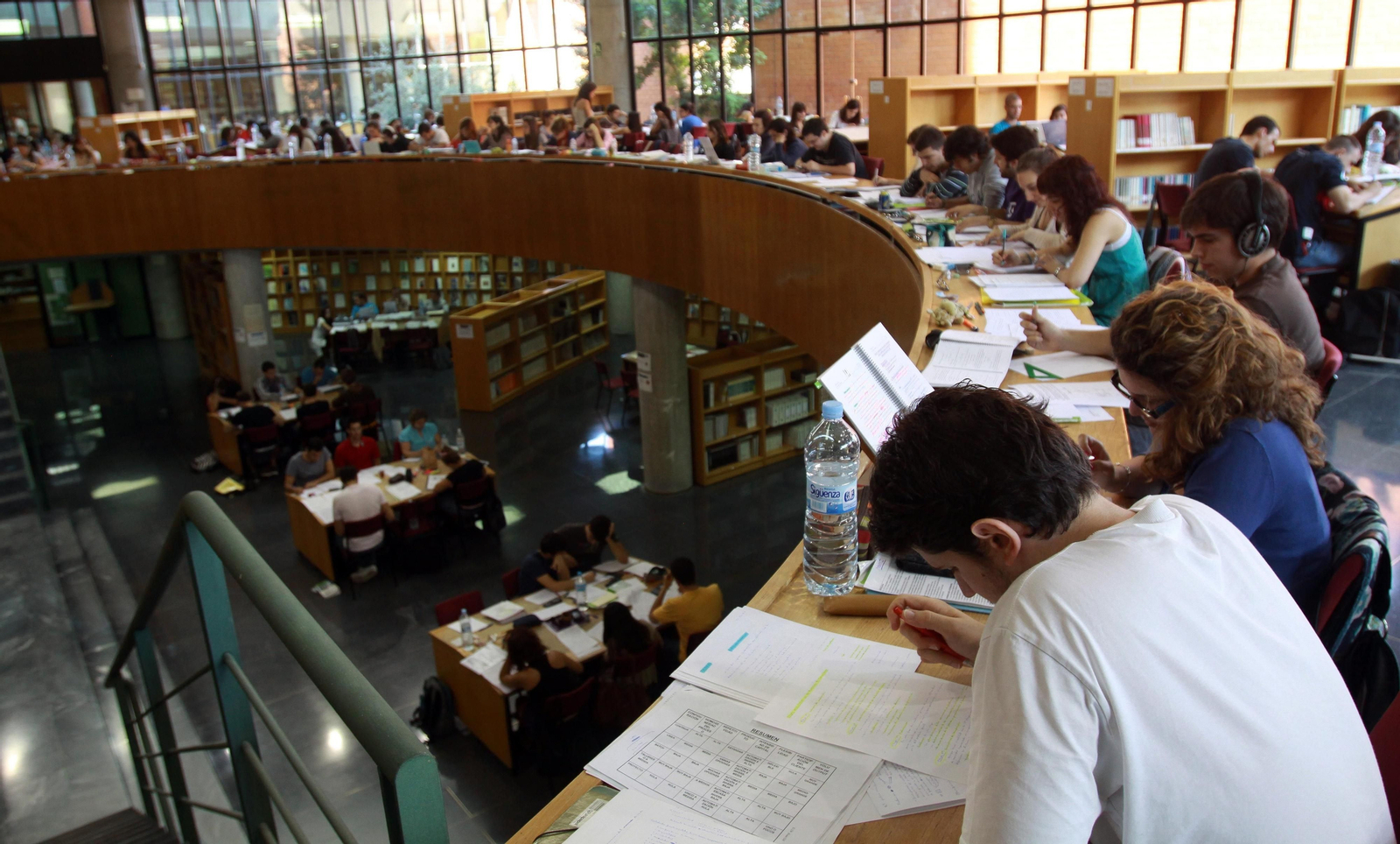 Estudiantes en la Biblioteca General de la Universidad de Málaga.