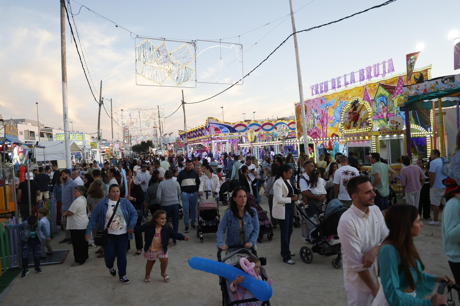 Búscate en las fotos del martes en la Feria de Tarifa 2025