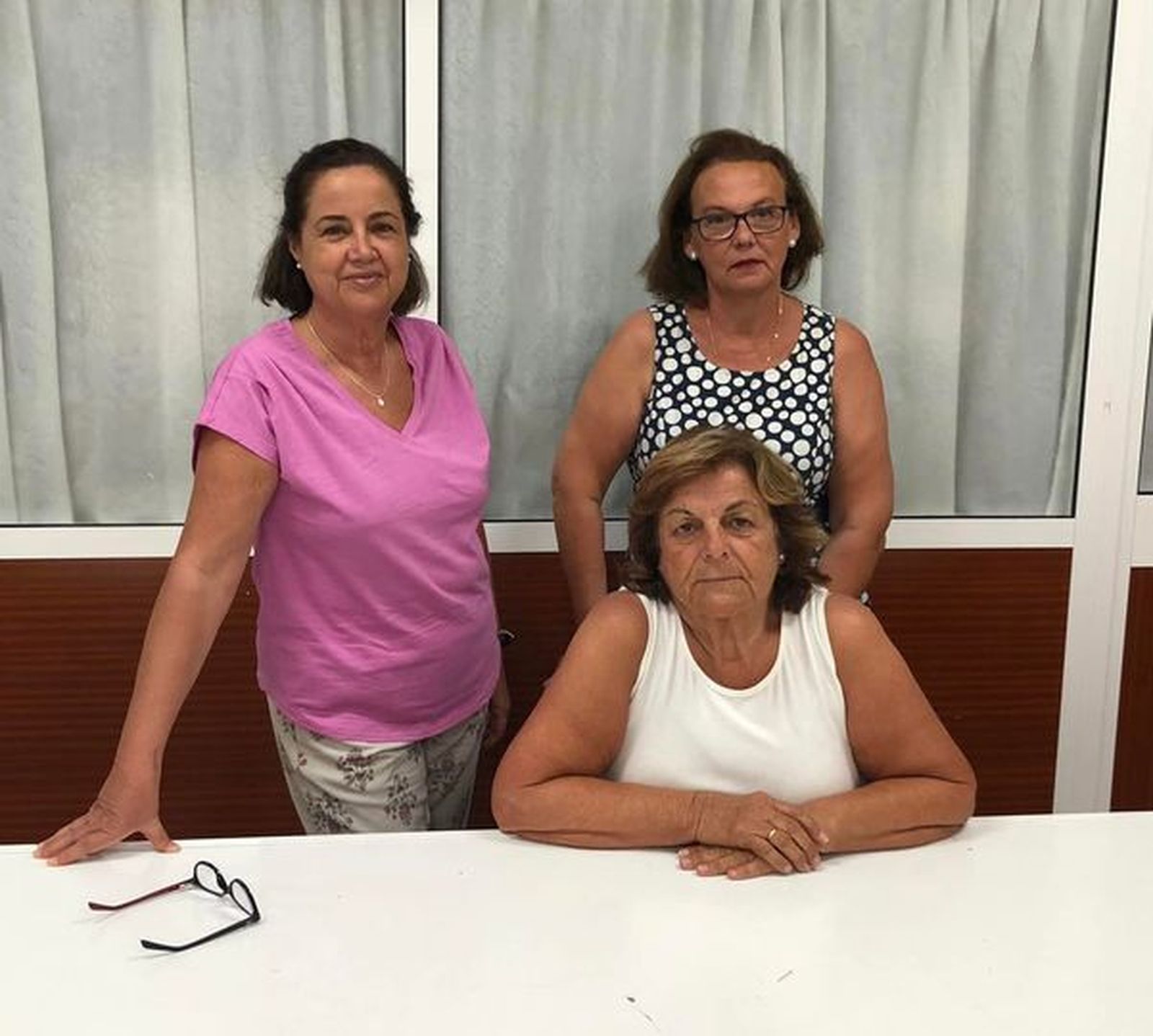 Begoña Serrano, junto a Concepción Yuste  y Rosa María Rovira.