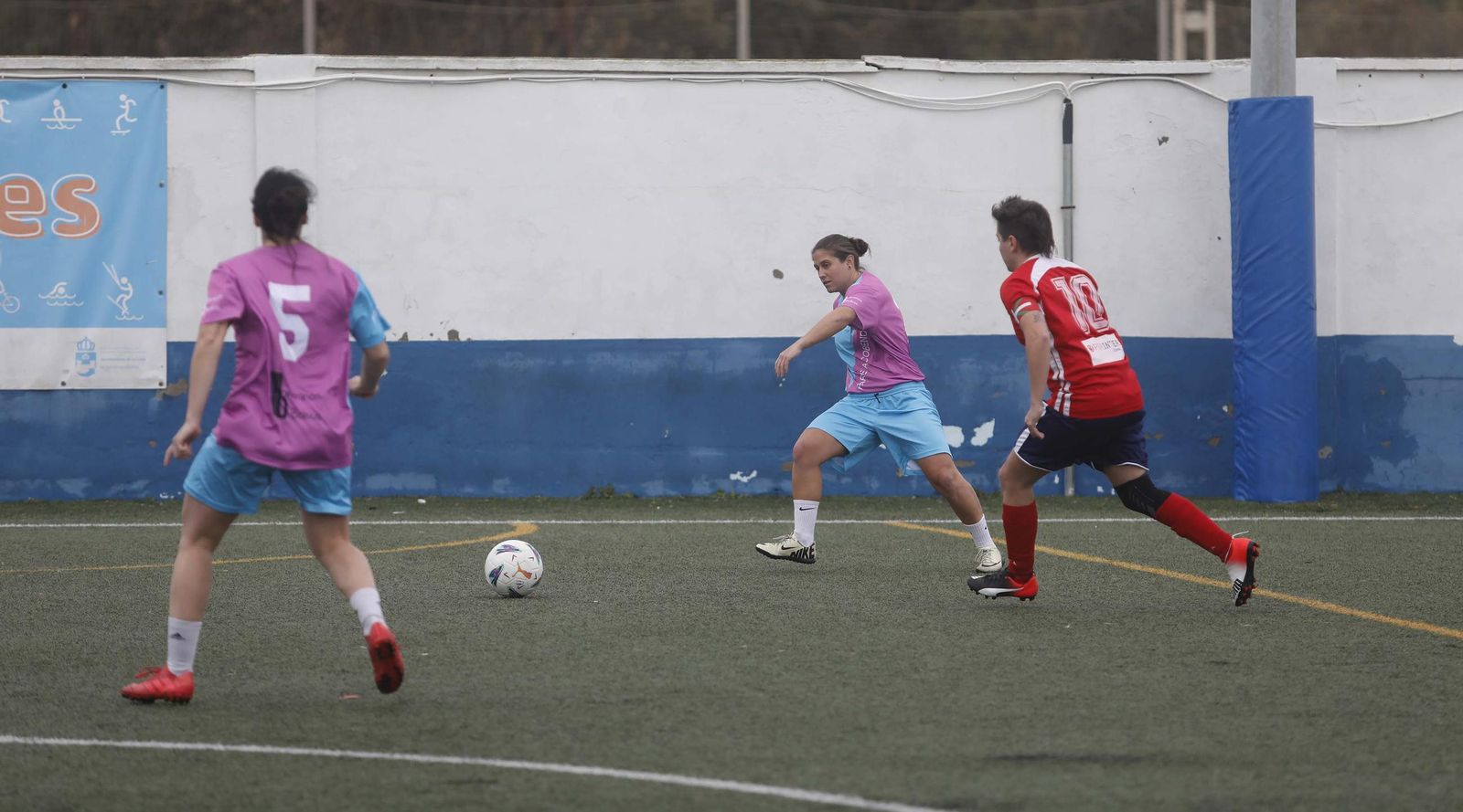 Las fotos de la primera jornada de la Liga Nacional de fútbol para veteranas, en La Línea