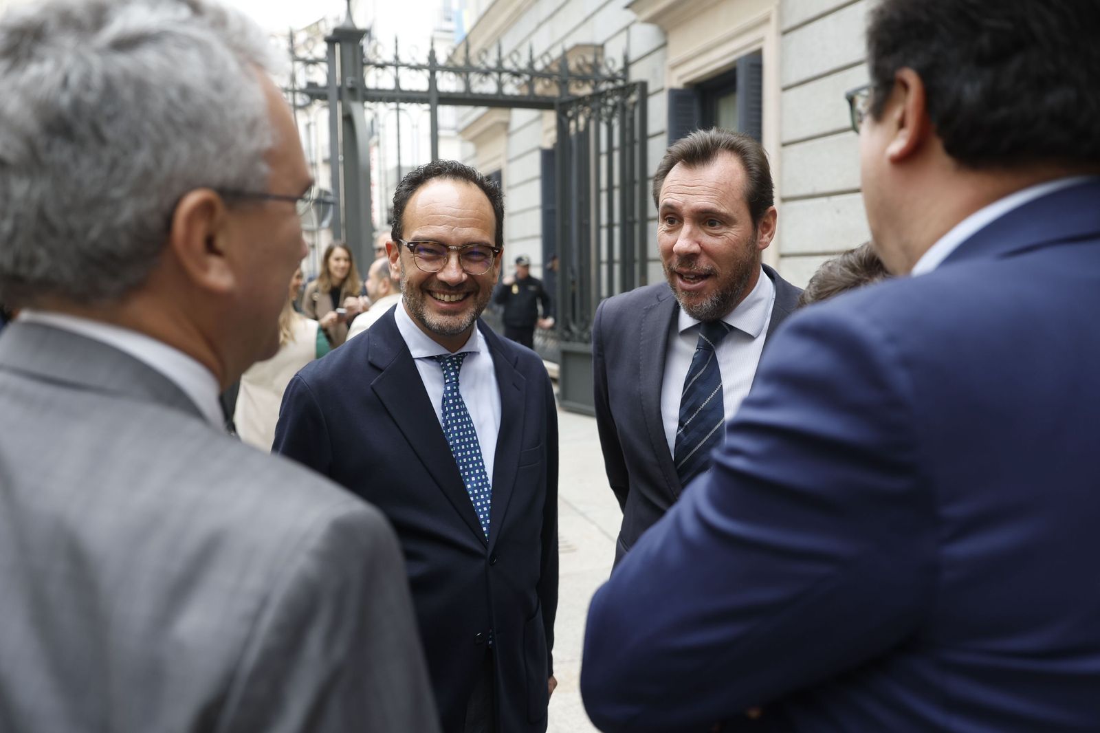 Antonio Hernando, con Óscar Puente y Óscar López, la semana pasada en el Congreso.