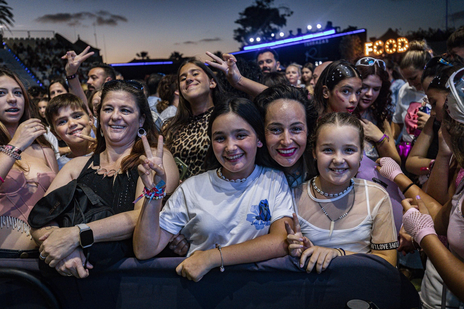 Búscate en el concierto de Emilia en el Concert Music Festival
