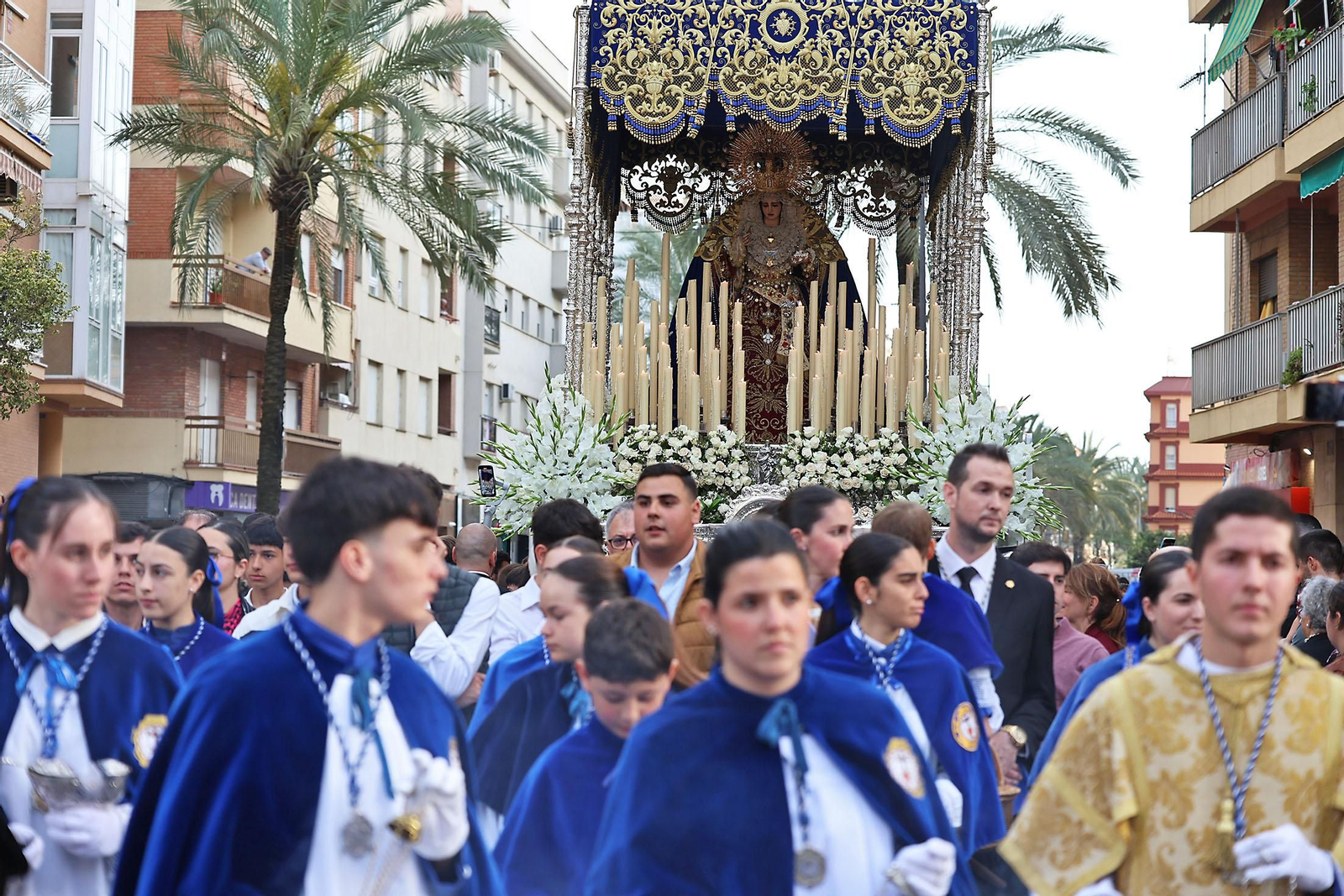 Imágenes de la VIrgen de Los Dolores por su barrio de las Colonias