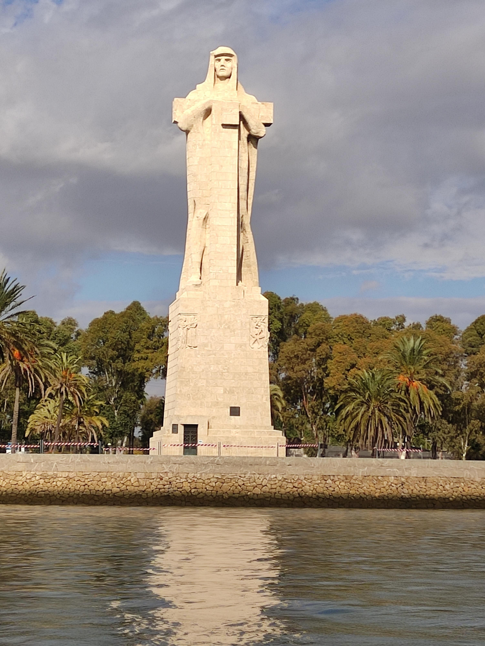 Monumento a Colón en la Punta del Sebo.