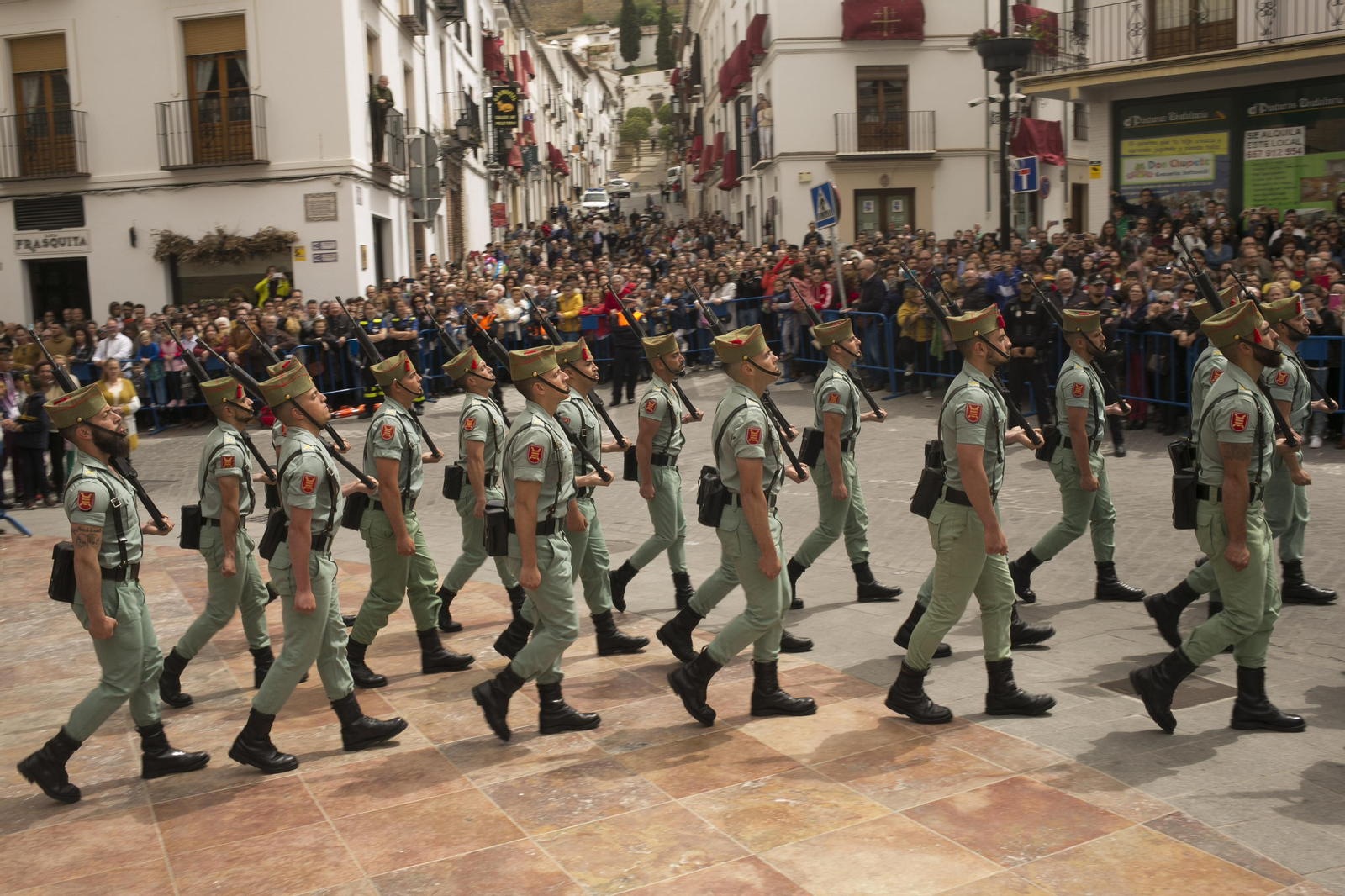 Los alrededores de la iglesia de San Sebastián se llenaron de público.