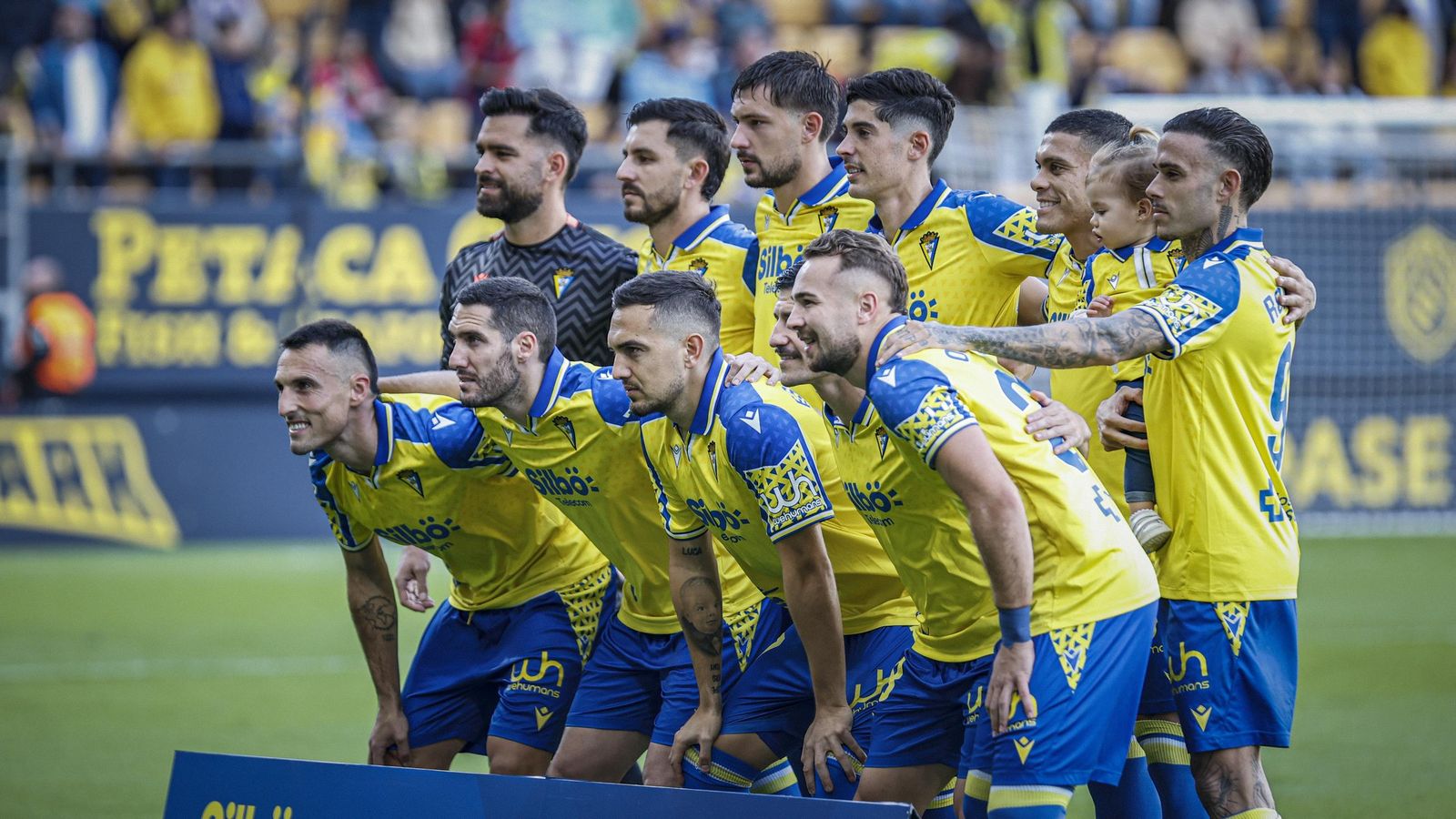 Búscate entre las imágenes del partido de fútbol entre Cádiz CF y Córdoba CF