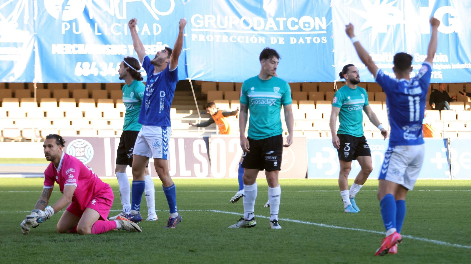 Imágenes del Xerez DFC contra el CF Villanovense en Chapín