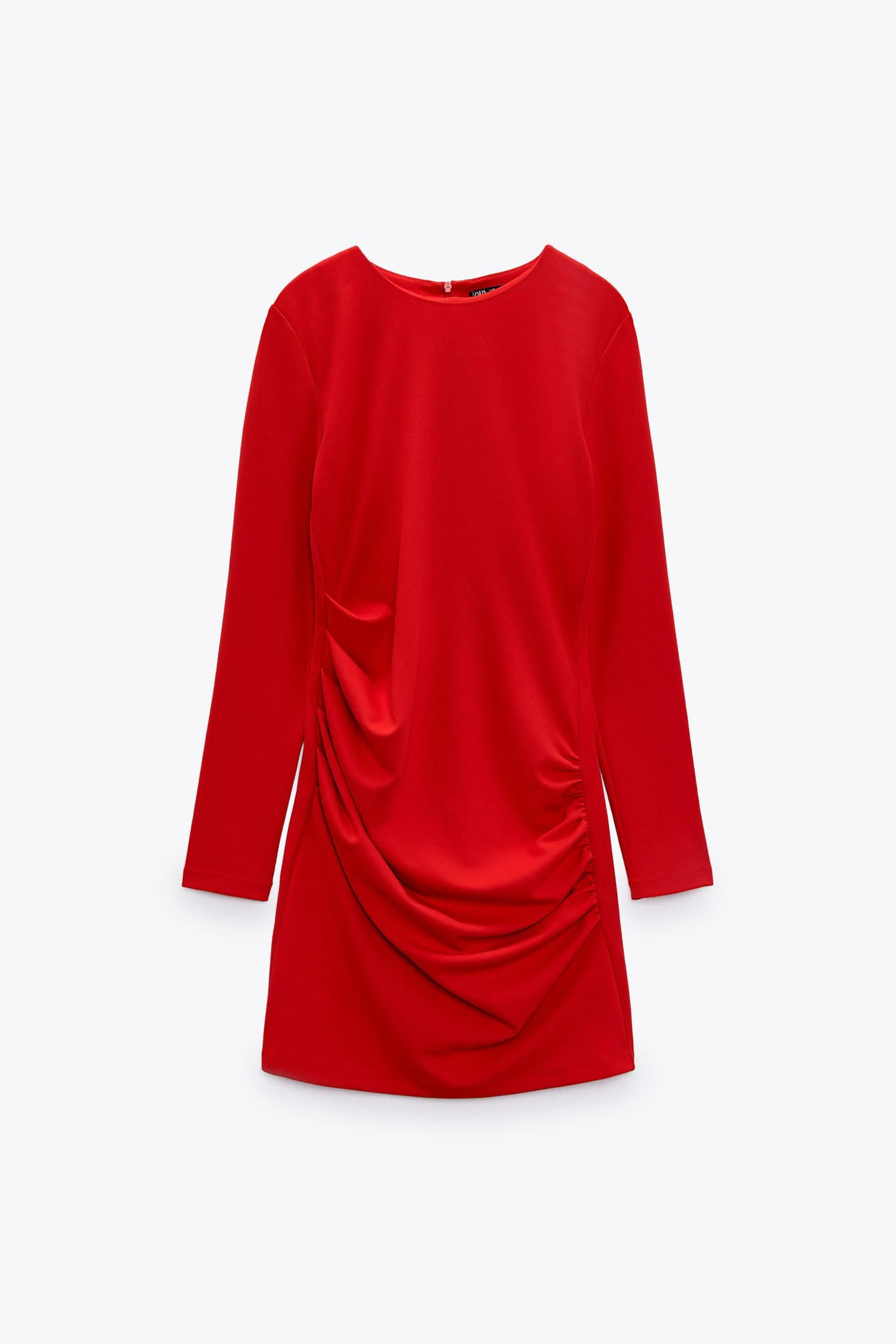 Vestido rojo de Zara.