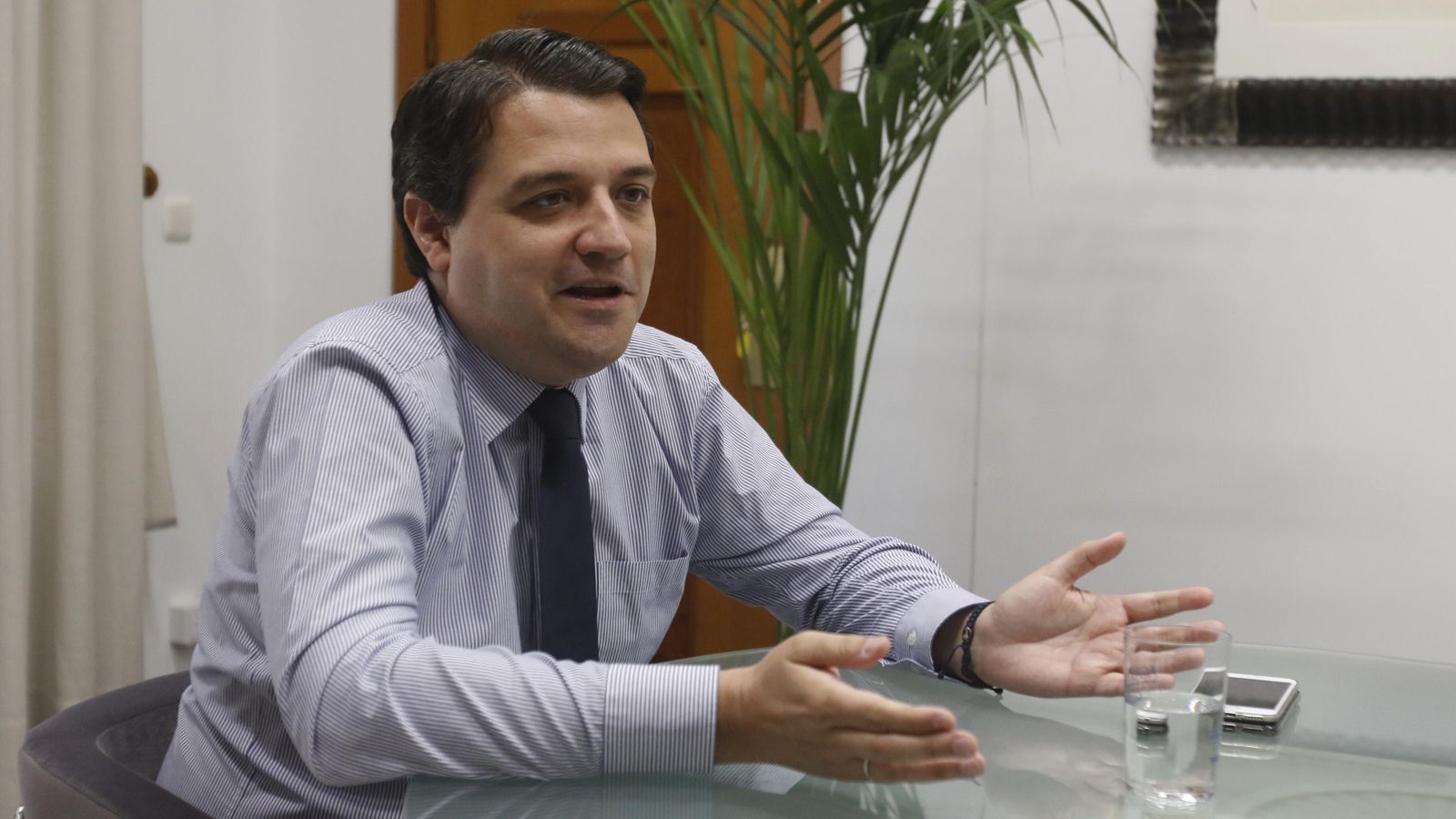 El alcalde de Córdoba durante la entrevista.