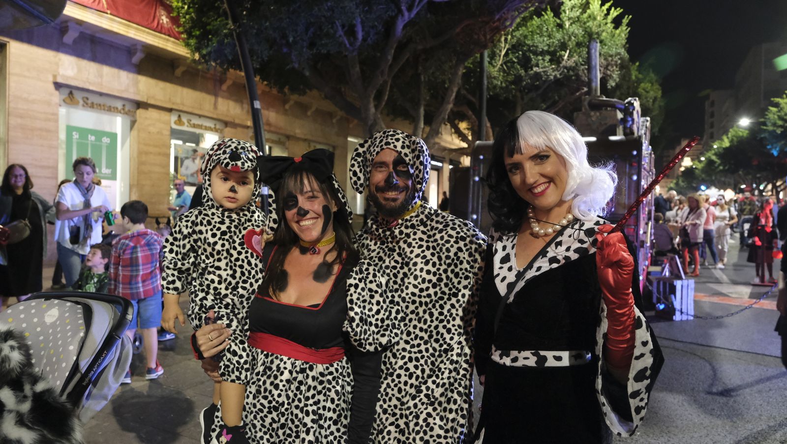 Las imágenes de la Noche en Negro en Almería, Halloween.