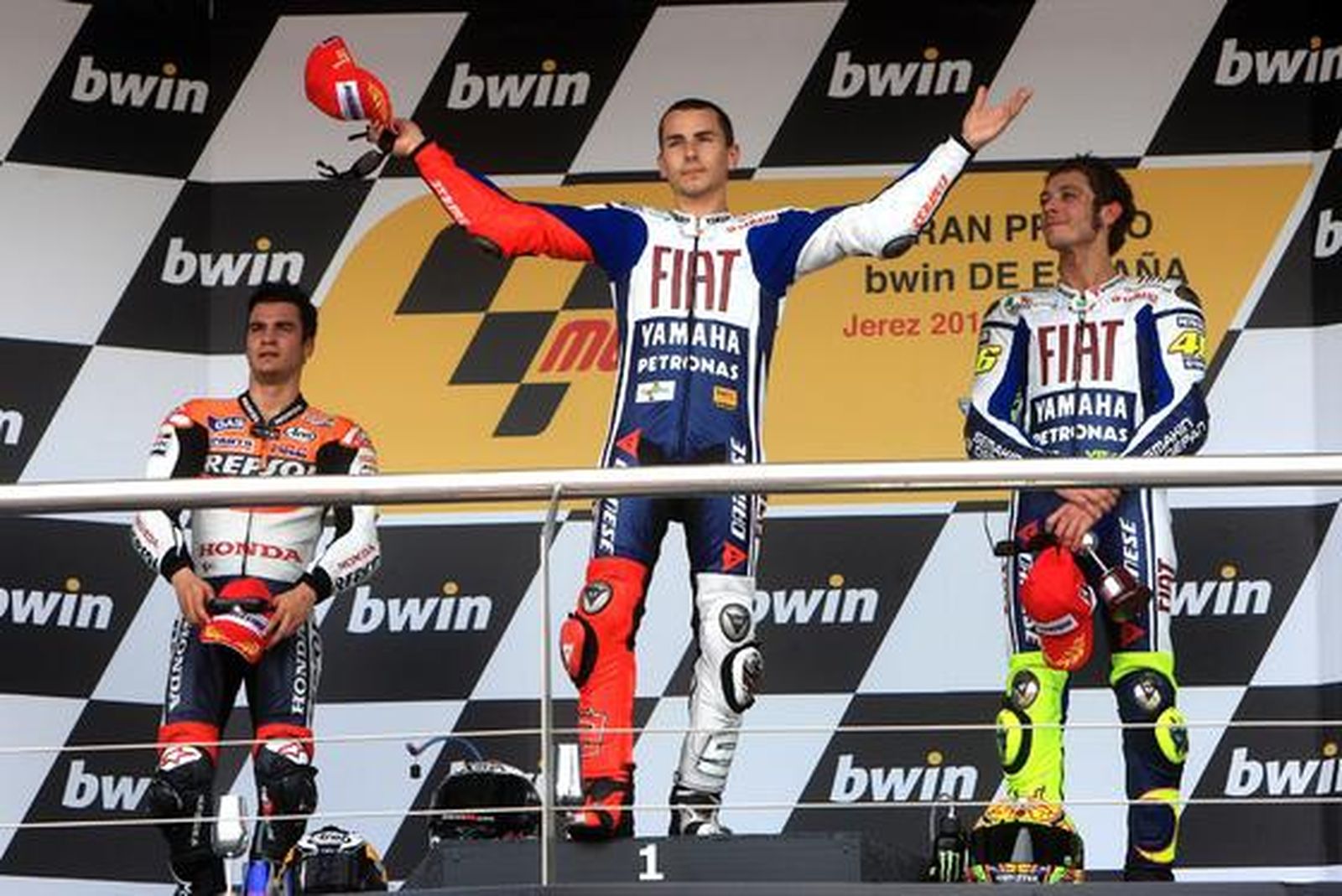 Jorge Lorenzo se impone a Pedrosa en una memorable última vuelta y se hace con su primera victoria en Jerez en la categoría de MotoGP. 

Foto: Juan Carlos Toro y Manuel Aranda