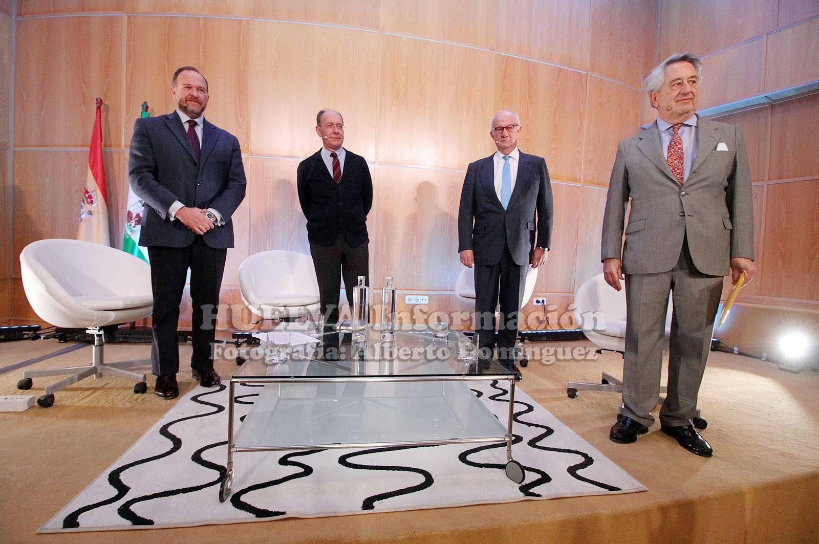Mesa redonda en la FOE sobre retos y oportunidades de la transición energética, en imágenes