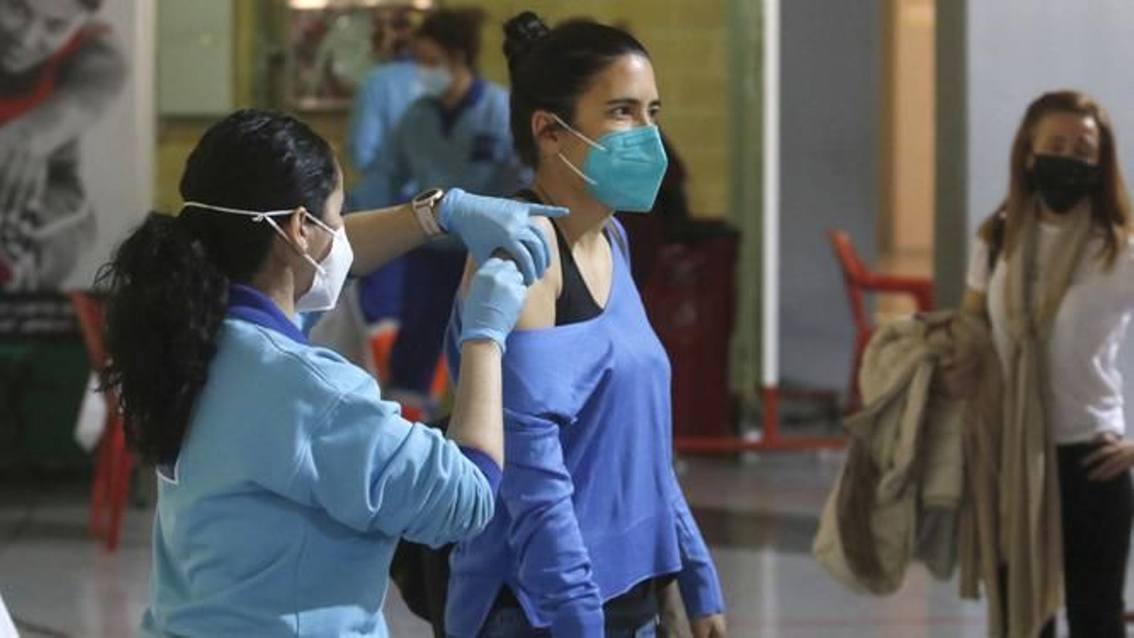 Vacunación del profesorado en el Pabellón de Vista Alegre de Córdoba.