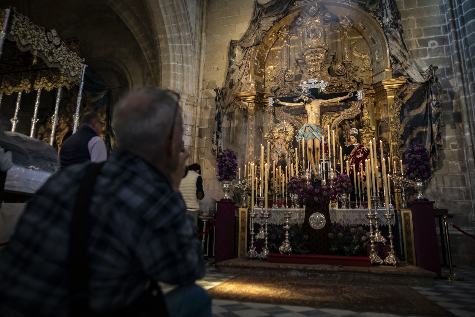 Las imágenes de los besapiés y besamanos del tercer Domingo de Cuaresma en Jerez: veneraciones del centro a los barrios
