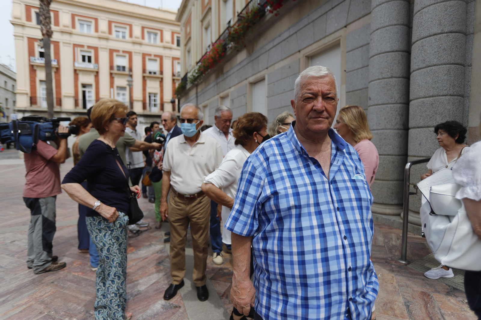 Imágenes de la capilla ardiente de Miguel Báez Espuny 'Litri' en la mañana del viernes