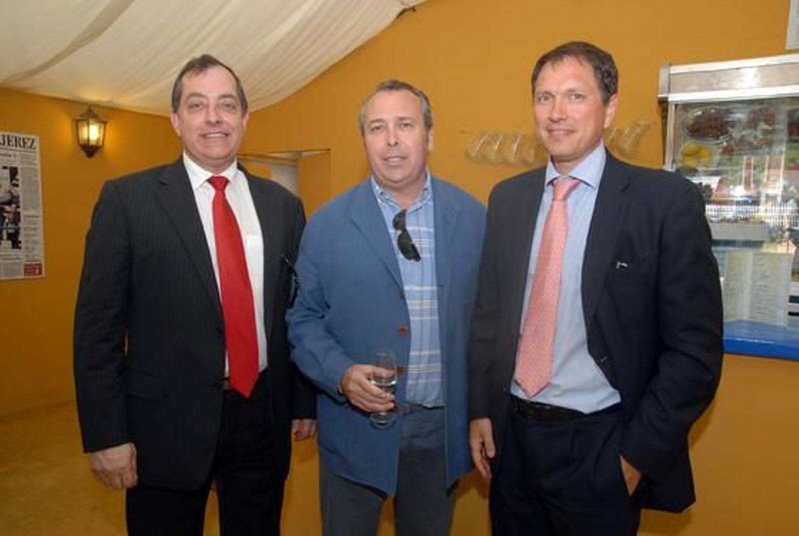 Francisco José Pousa, director de Carrefour Sur; Benjamín Sánchez, director comercial de Grupo Joly en Cádiz, y Alejandro Puig, director de Carrefour Norte.

Foto: Vanesa Lobo