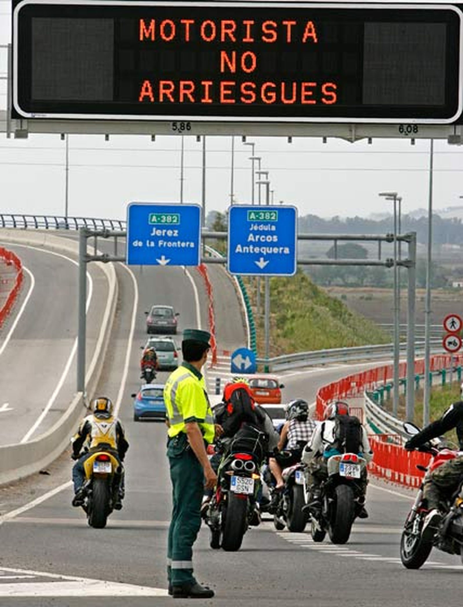 Motoristas de toda España llenan las calles de Jerez.

Foto: Pascual