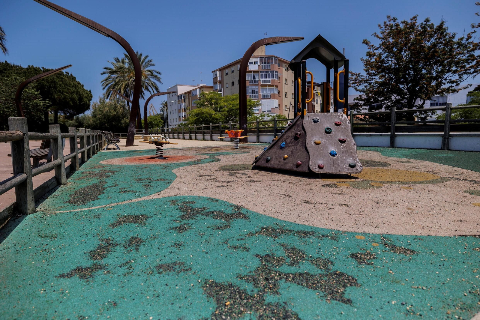 Las zonas verdes menos verdes de la ciudad de Cádiz