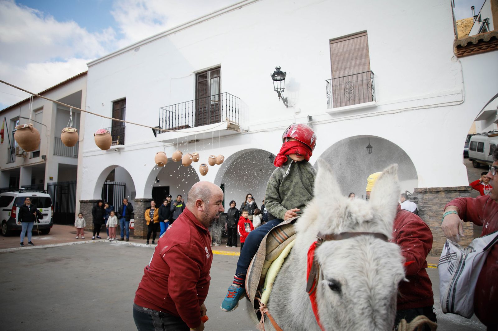 Las mejores imágenes del cierre de fiestas en Fiñana con "Las Ollas"