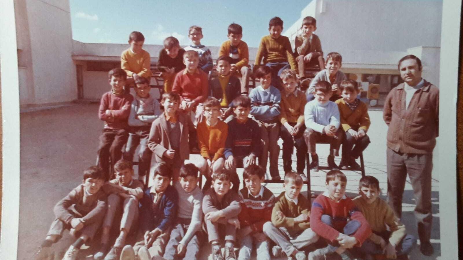 Con un grupo de alumnos de La Línea de la Concepción, en 1968.