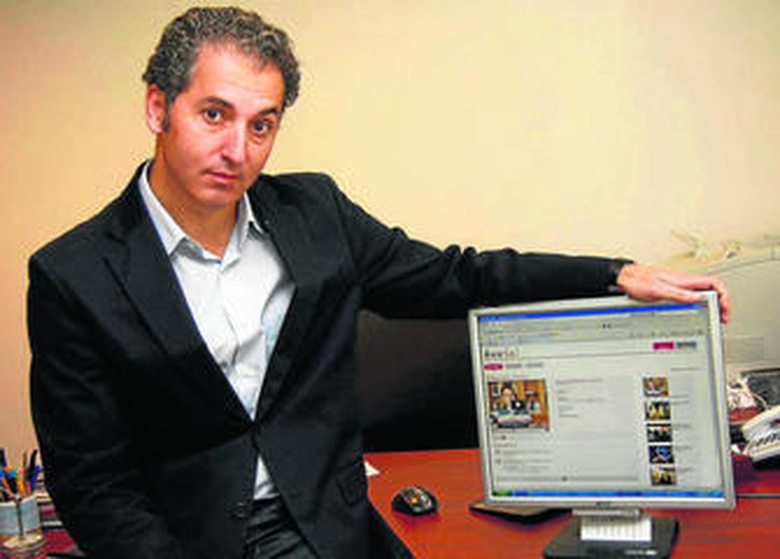 El director de Mercados y Marketing de Sadiel, Isidro Fornos, en la sede de la compañía.