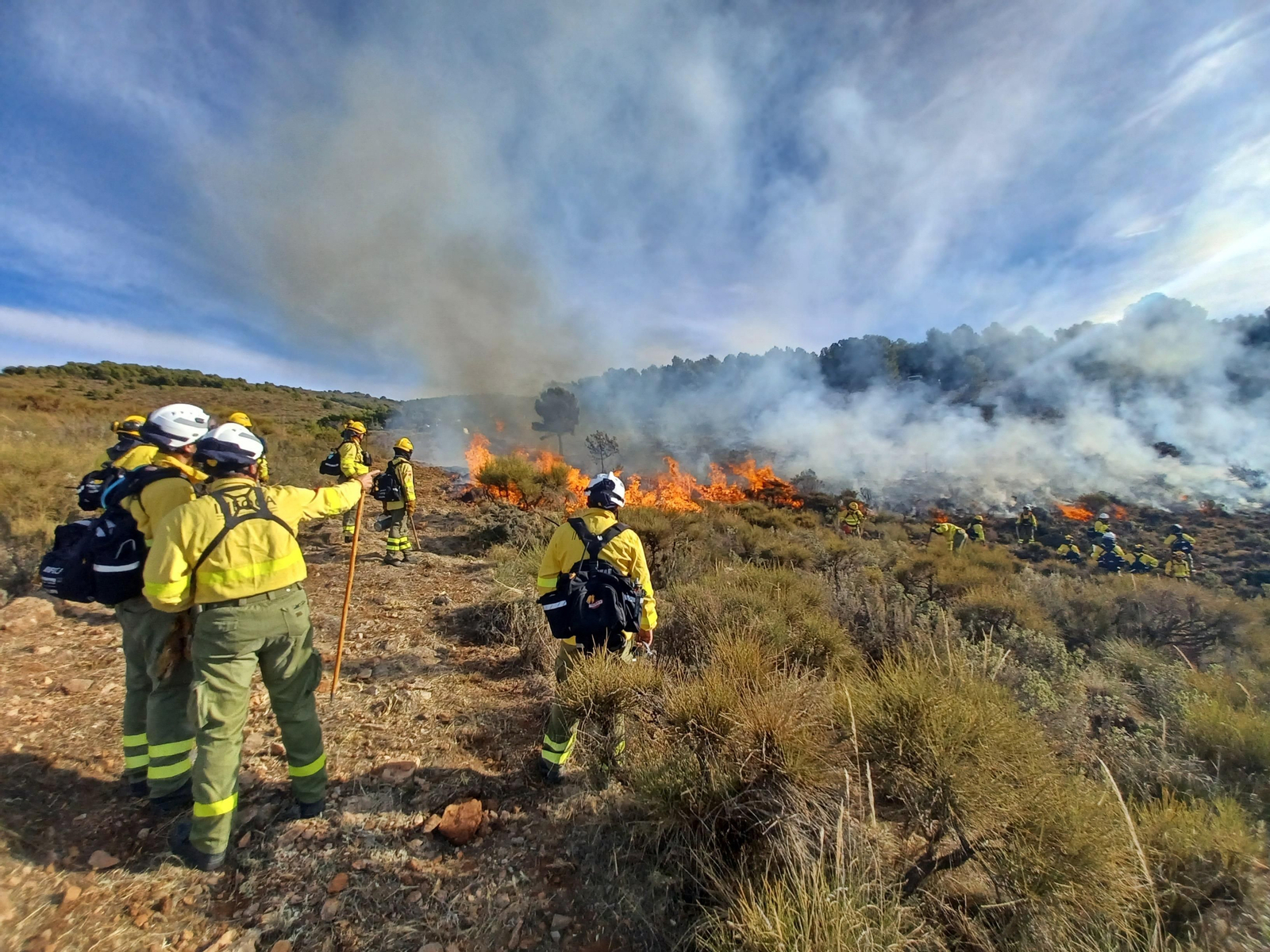 Quema prescrita del Infoca en Cortijo Clavero de Dalías