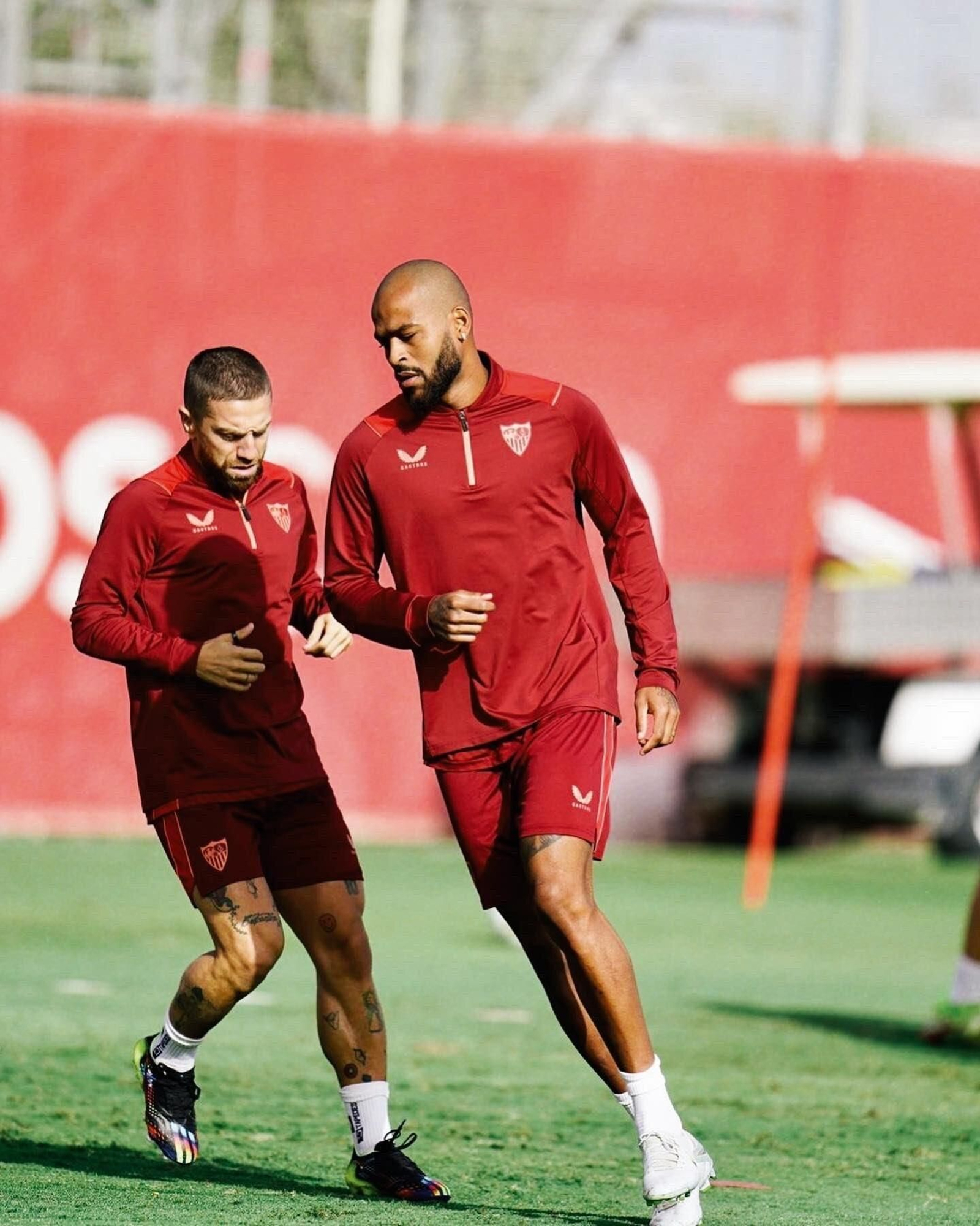 Marcao, junto al Papu Gómez, en el entrenamiento de este domingo 2 de octubre.