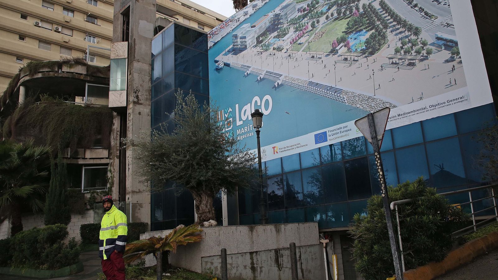 El exterior del parking Escalinata.