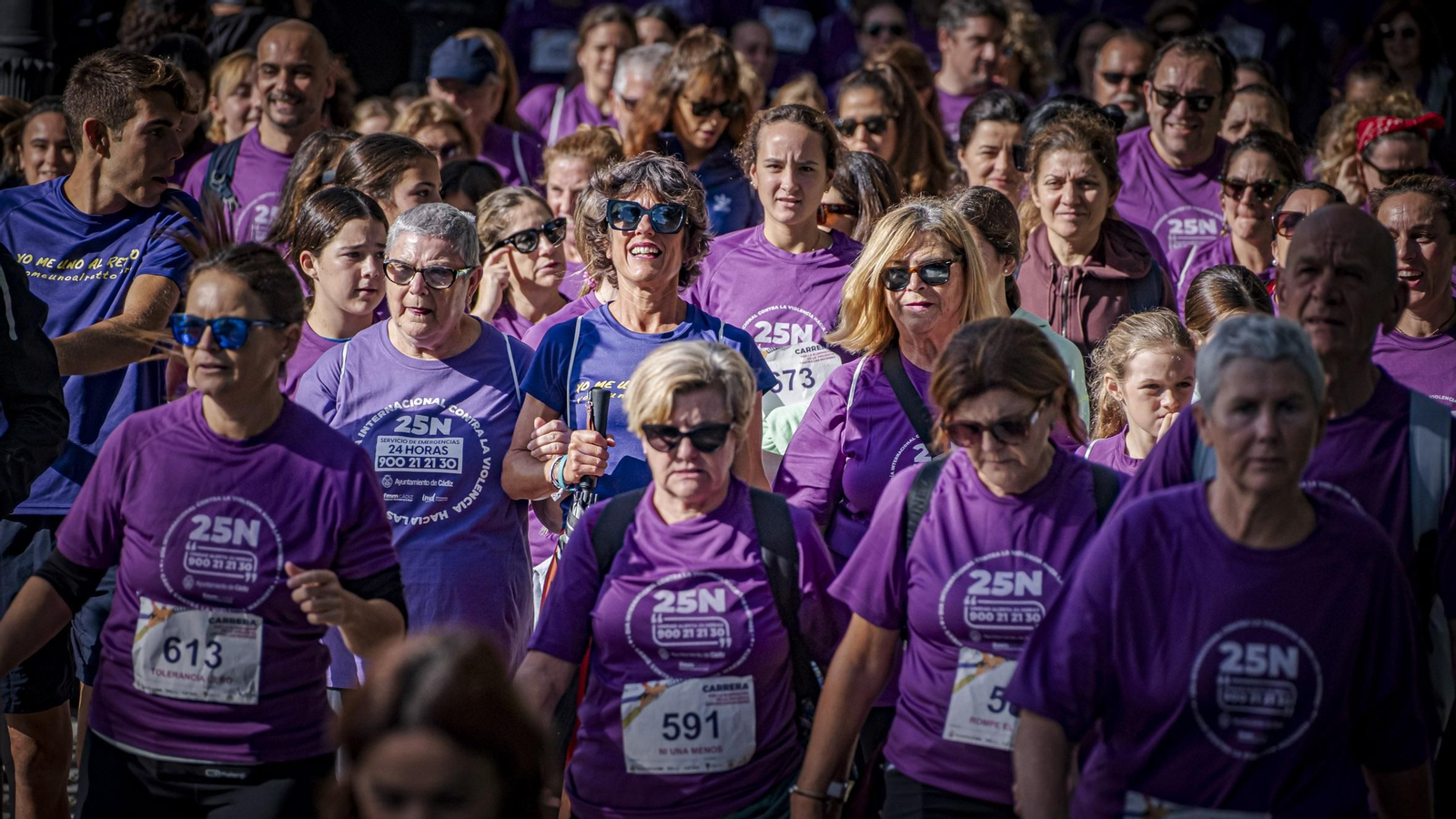 Búscate entre las imágenes de la III Carrera de Cádiz por la Eliminación de la Violencia contra las Mujeres