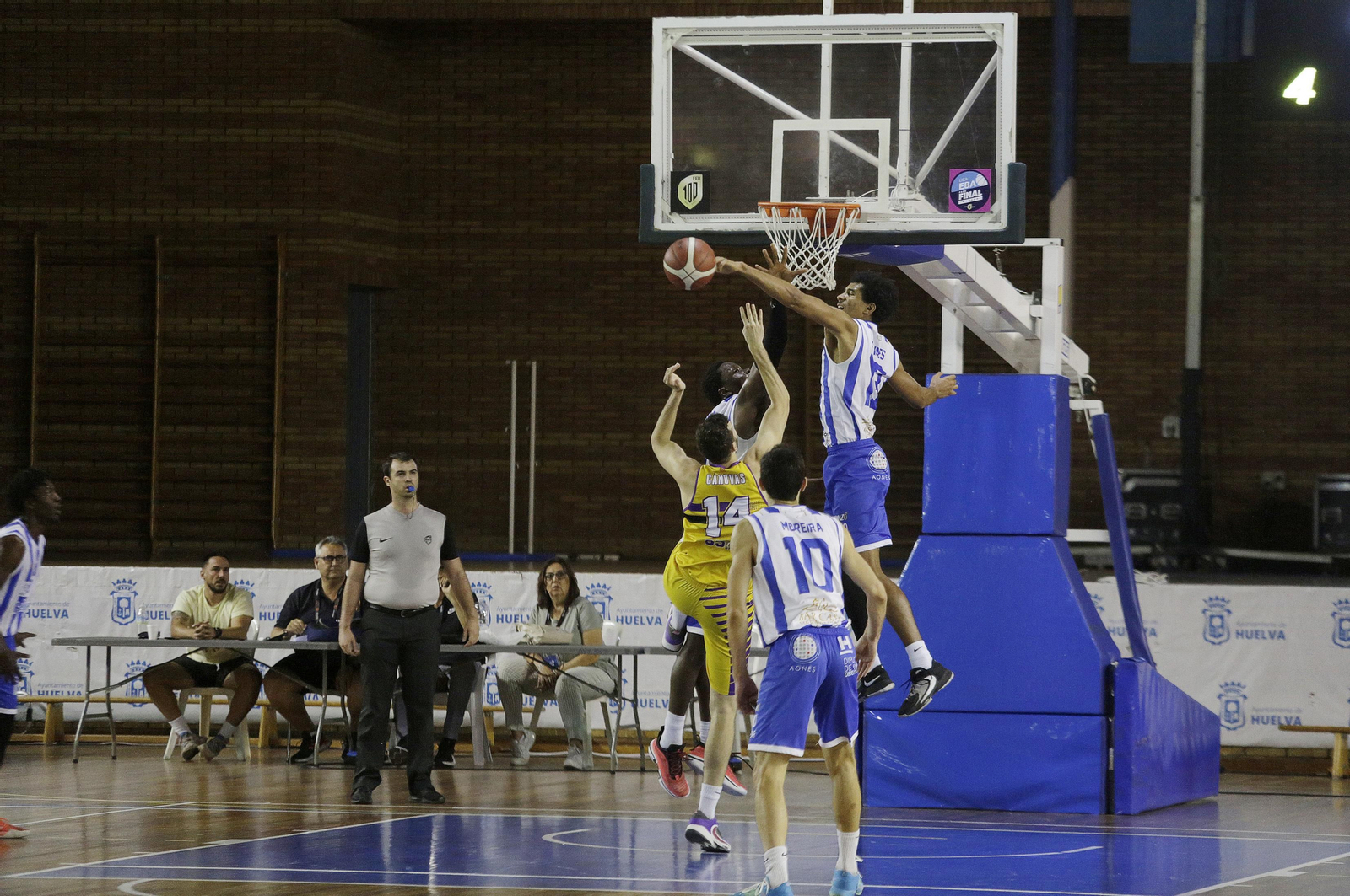 Imágenes del UE Mataró-Huelva Comercio en el Andrés Estrada
