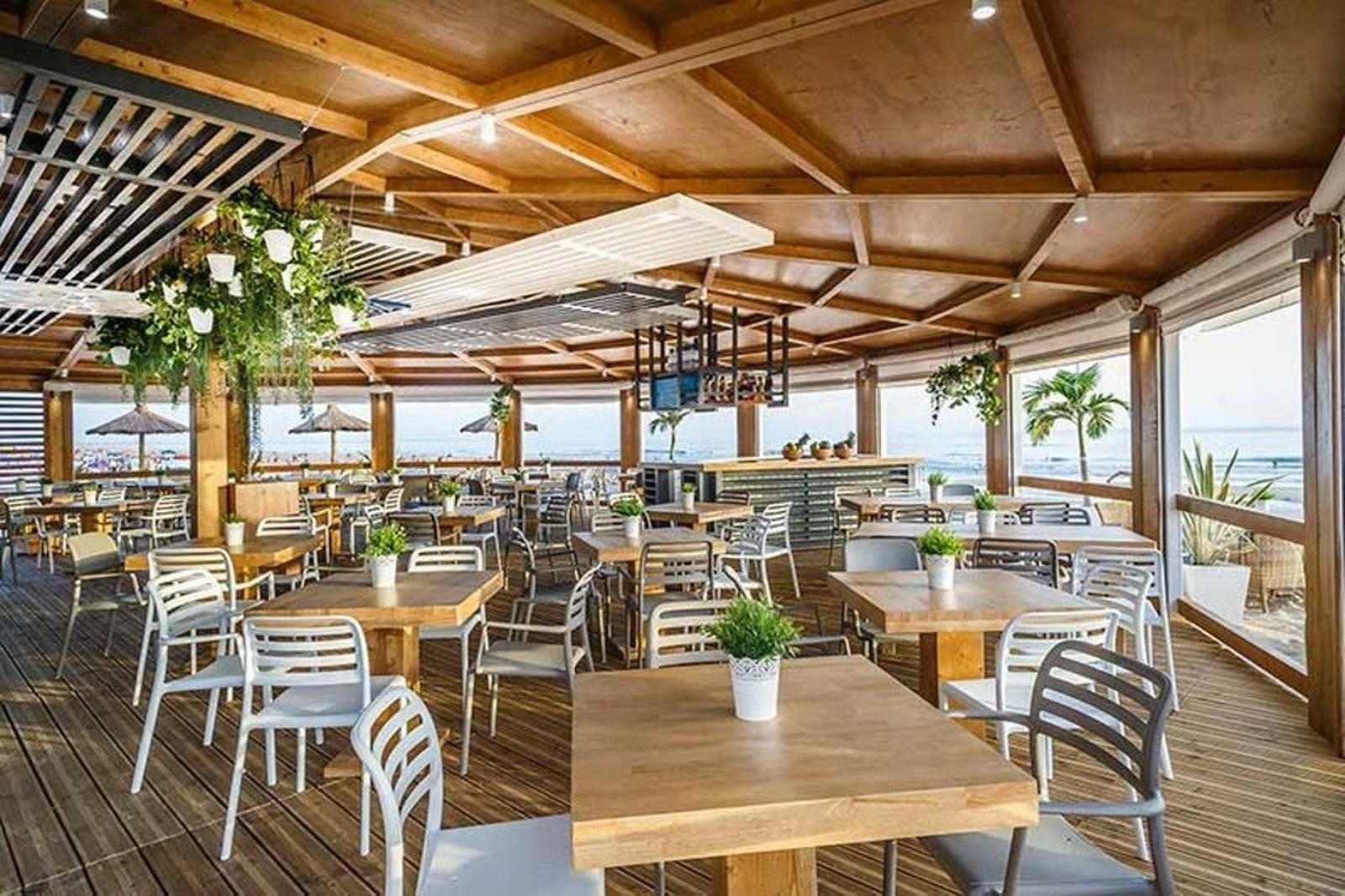 Feduchy Playa. La playa de la Fontanilla de Conil sirve de base a este chiringuito recomendado por 563 personas en Tripadvisor. La inmensa mayoría destaca el trato y el lugar como los motivos para visitarlo.