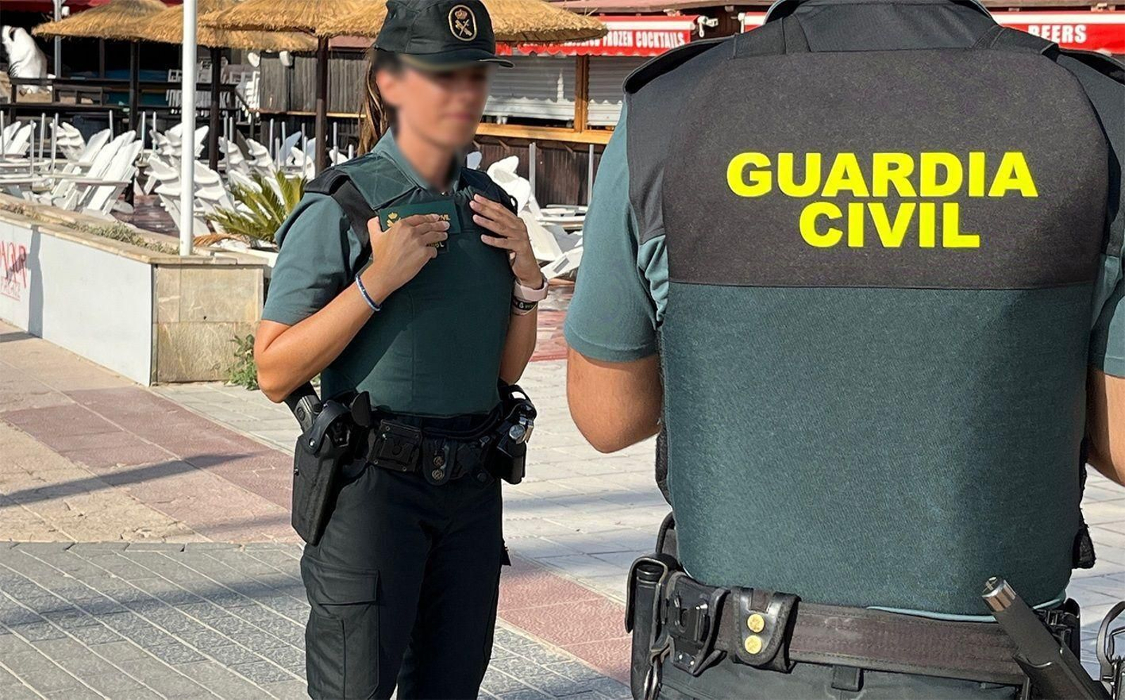 Dos agentes de la Guardia Civil, en una imagen reciente