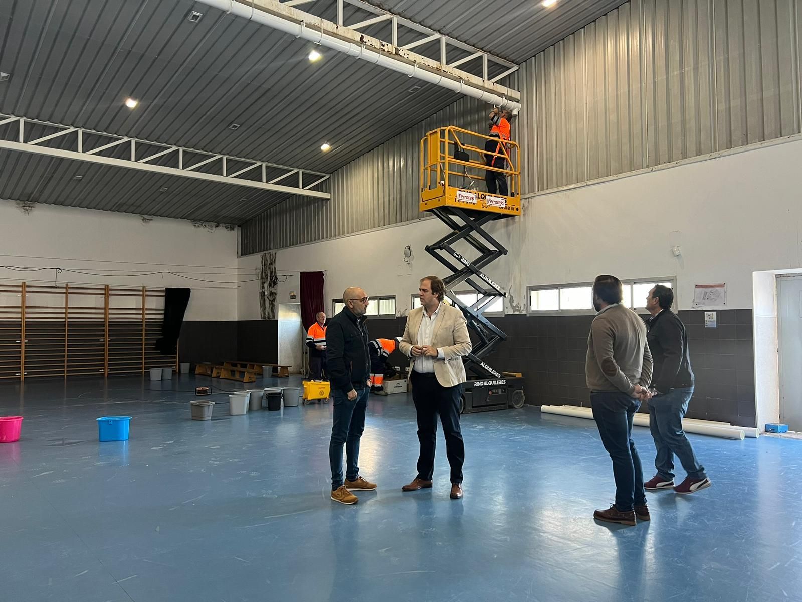 Vázquez Hueso, en la visita al colegio Parque del Estrecho.