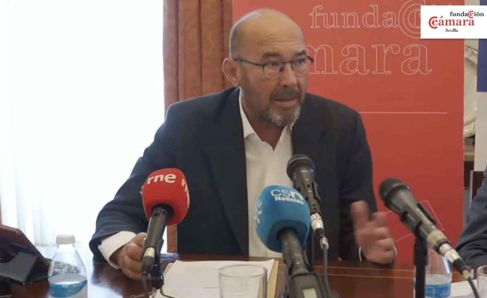 Francisco Ferraro, presidente del OEA, durante la presentación del informe.