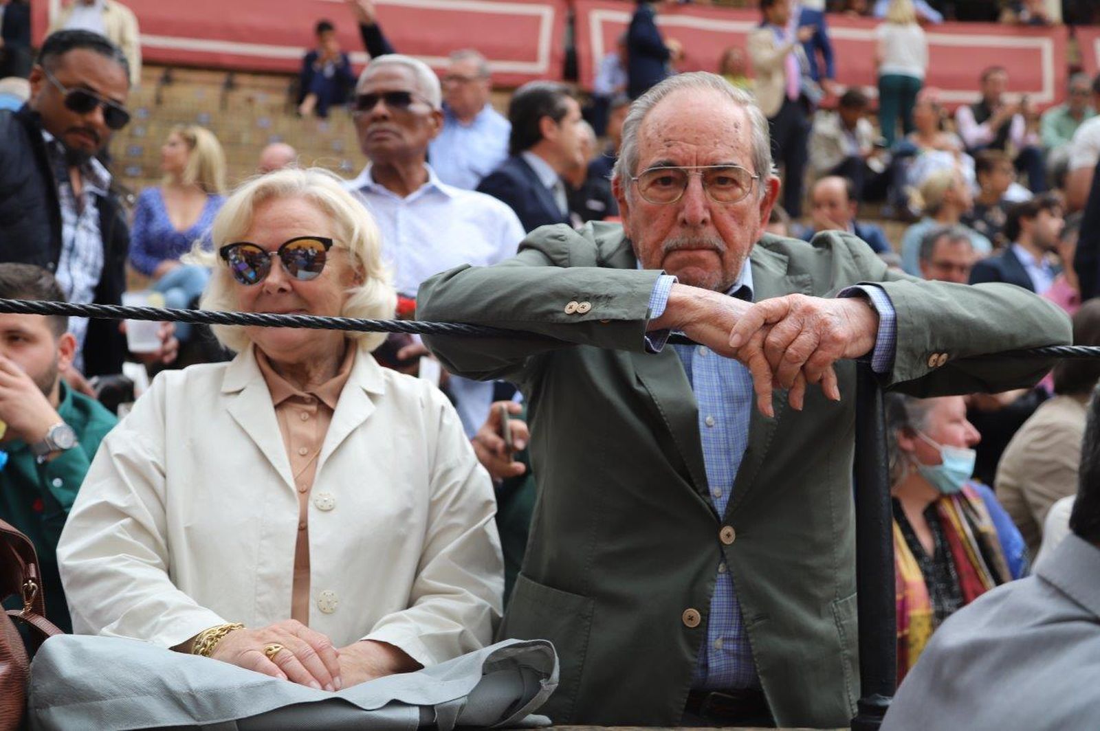 Famosos y autoridades en la Maestranza el martes de Feria de Abril
