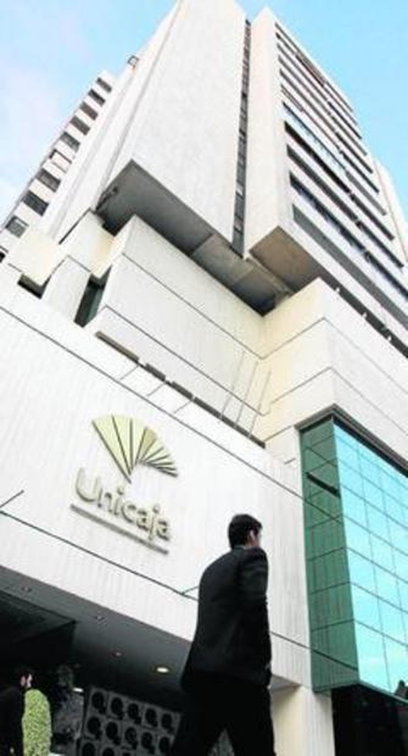 Fachada de la sede de Unicaja en Málaga.