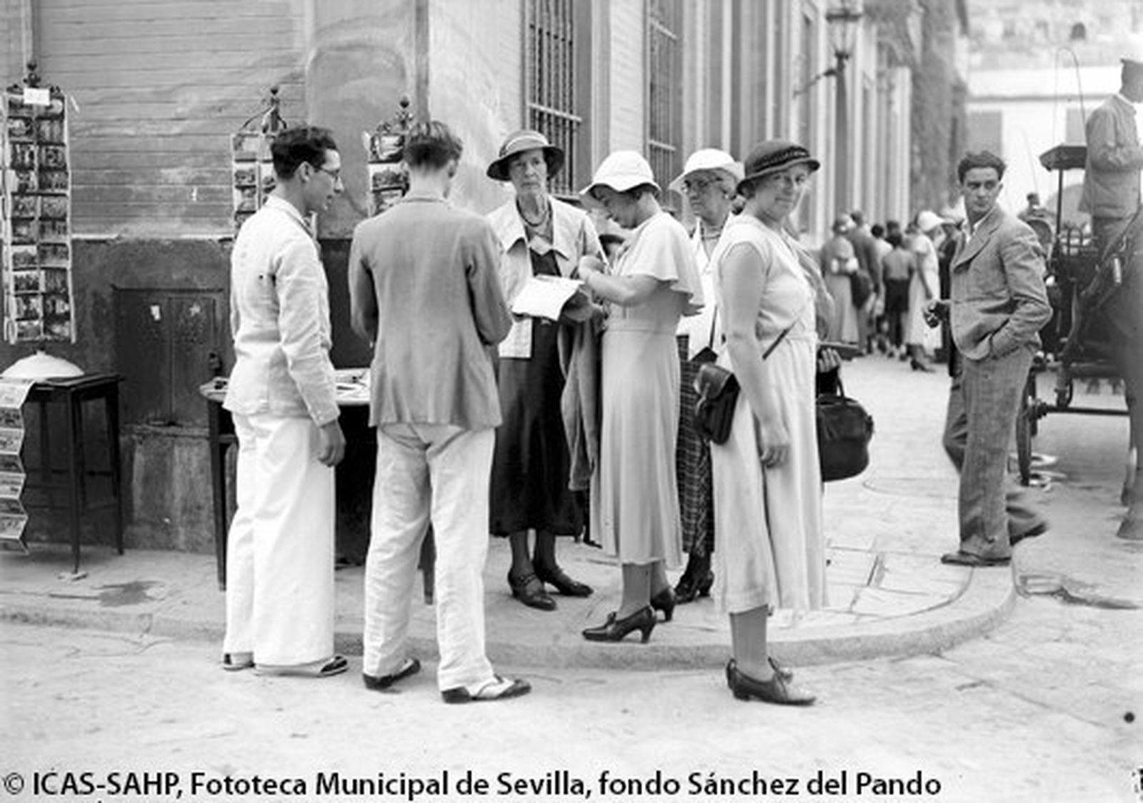 Paseo gráfico por la historia reciente del Alcázar de Sevilla