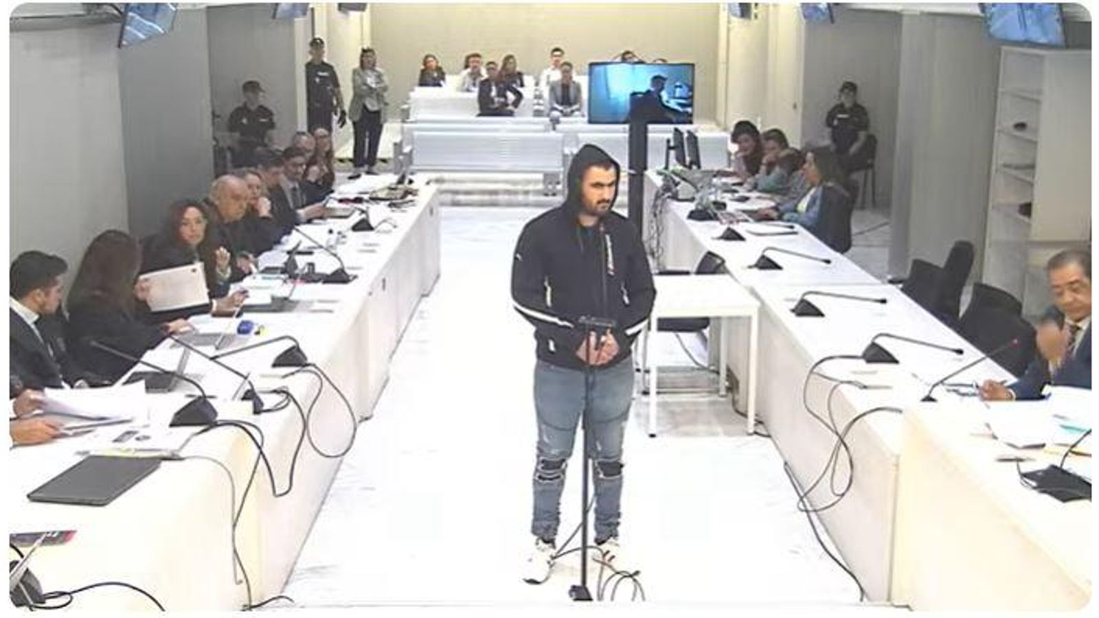 Yassine Kanjaa frente al tribunal.