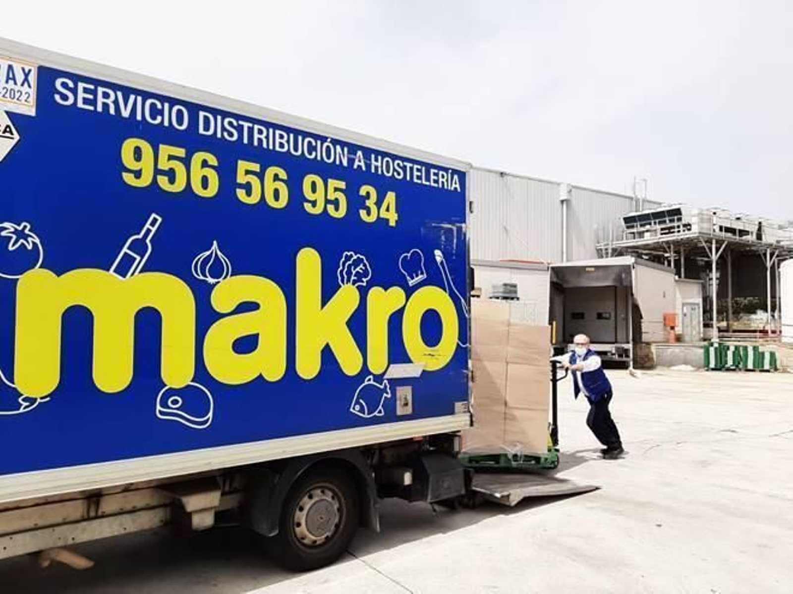 Makro dona 4.000 kilos de alimentos de primera necesidad.