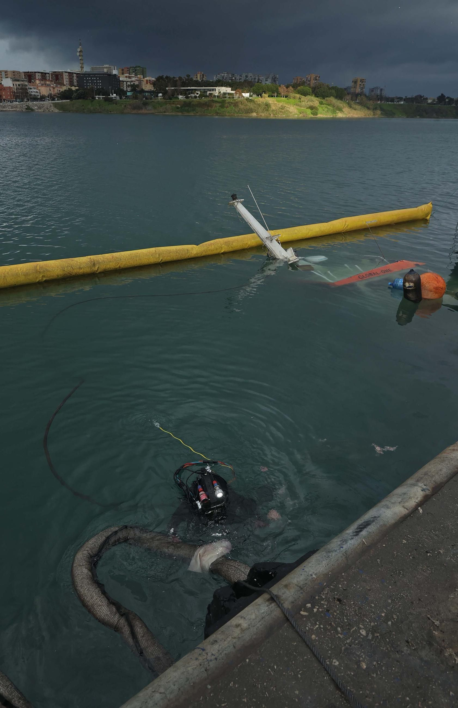 Fotos del reflote del Global One en el puerto de Algeciras