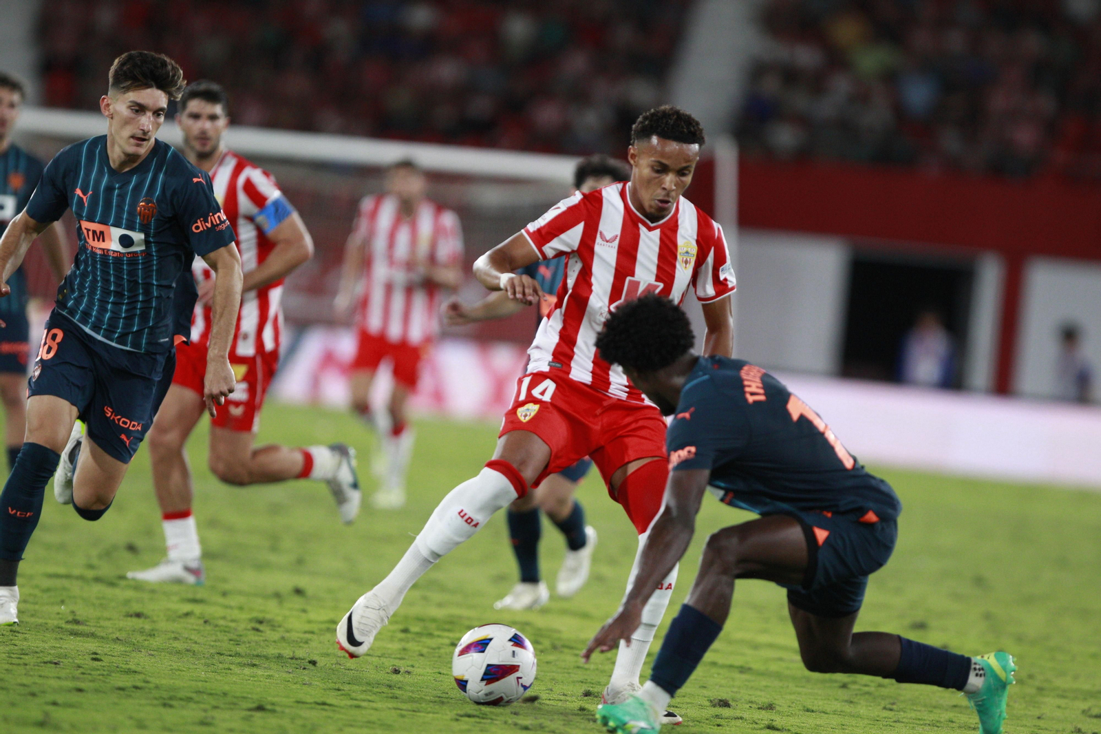 Imágenes del partido de La Liga Ea Sports U.D. Almería-Valencia C.F.