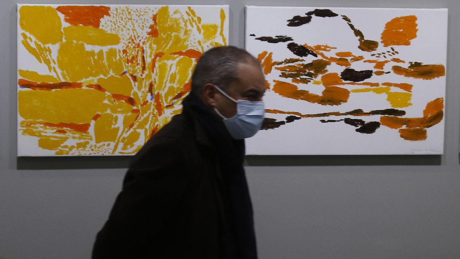 El amarillo y el naranja dominan la paleta en las obras de la planta alta del COAS.