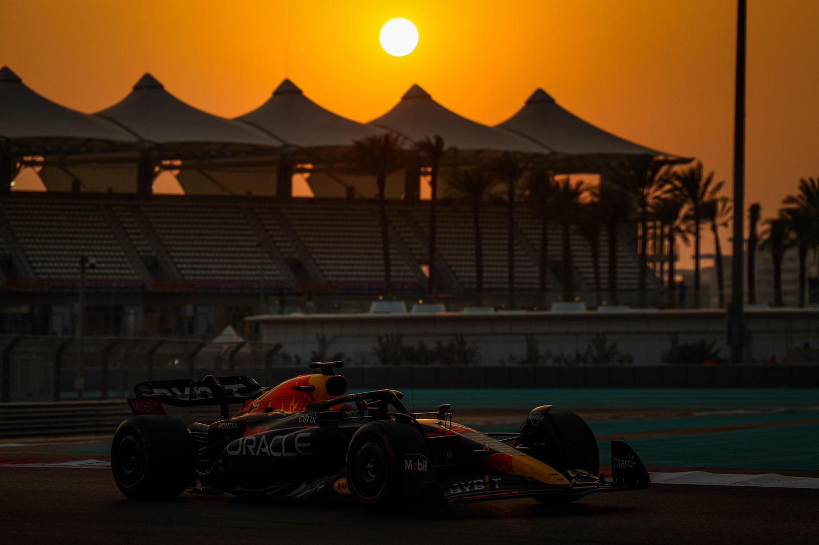 Las escuderías de  Fórmula uno se prueban tras el fin de temporada