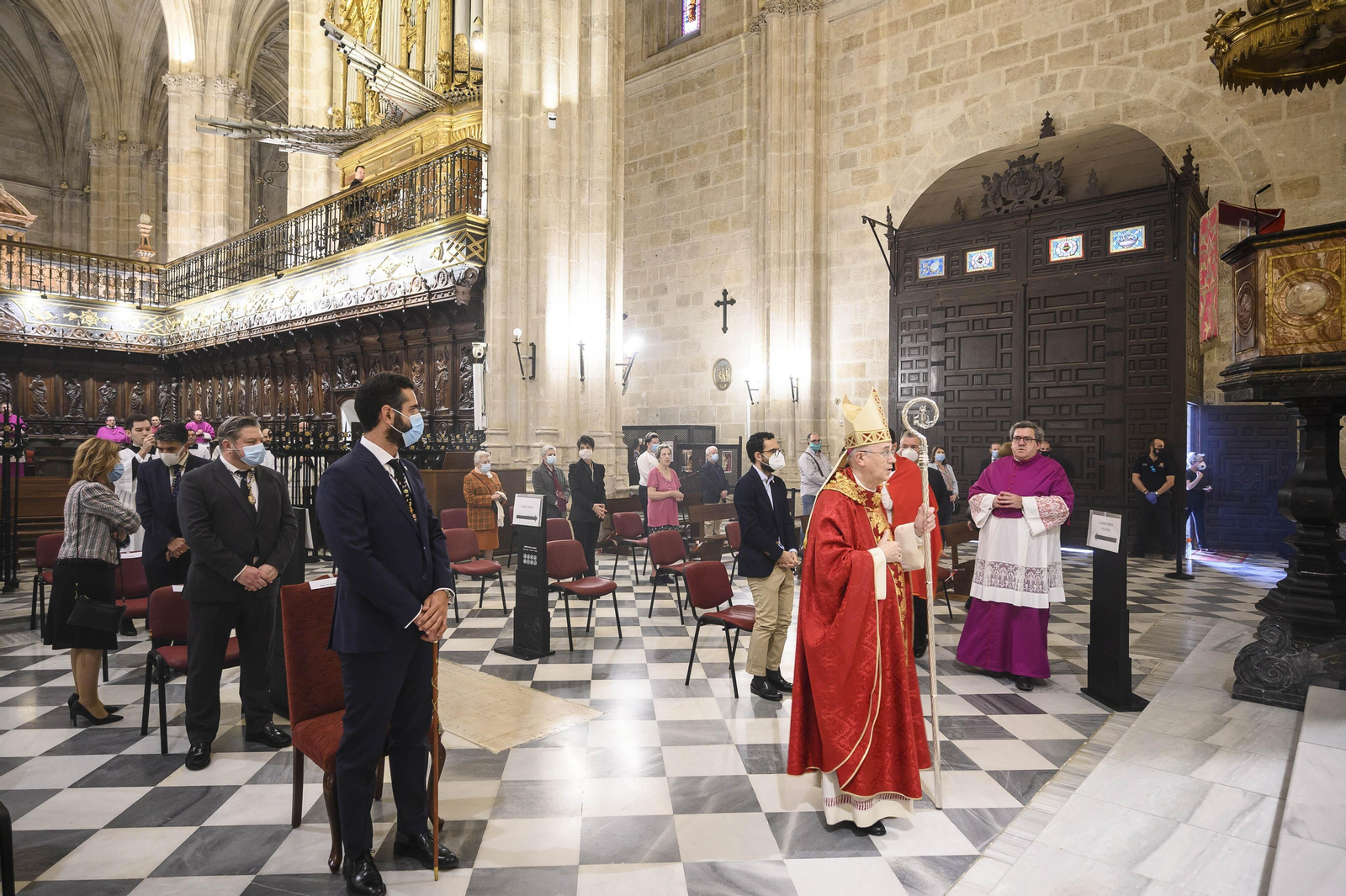 La Corporación Municipal, con el alcalde a la cabeza, asistió a esta Misa.