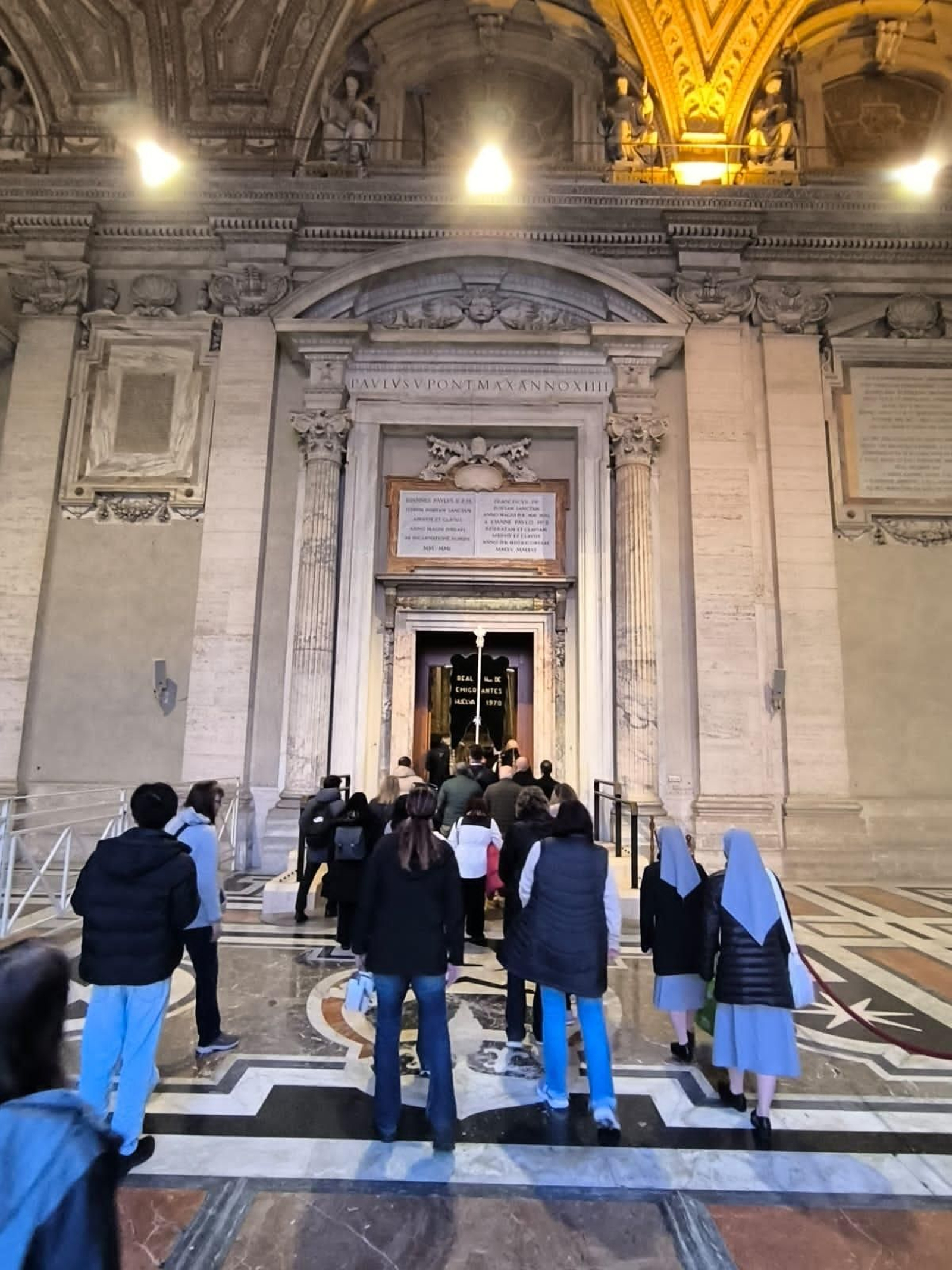 Dos Simpecados onubenses de la Santísima Virgen del Rocío coinciden en la ciudad de Roma, en imágenes