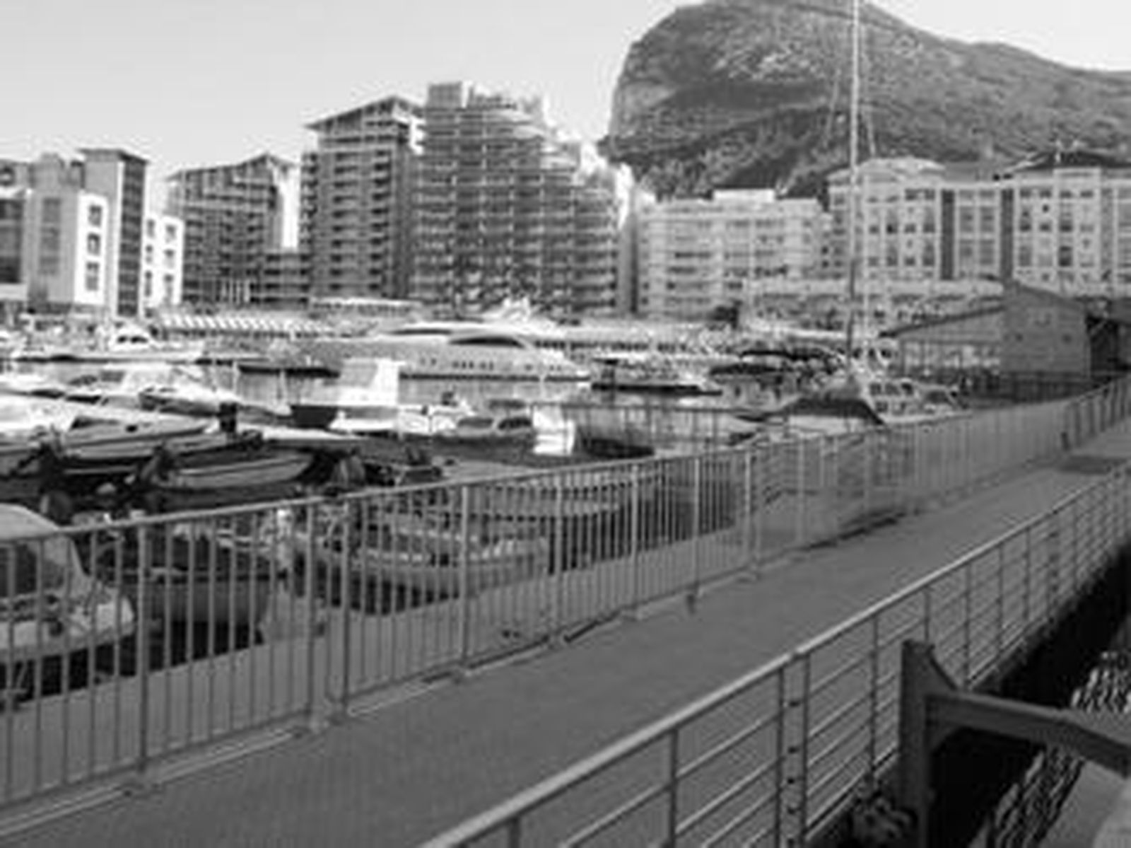 Imagen de Ocean Village, un lujoso complejo residencial y de ocio.